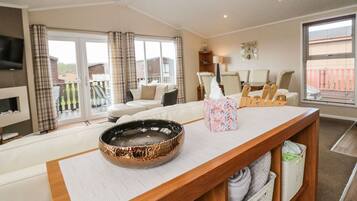 Fridge, dishwasher, electric kettle, toaster