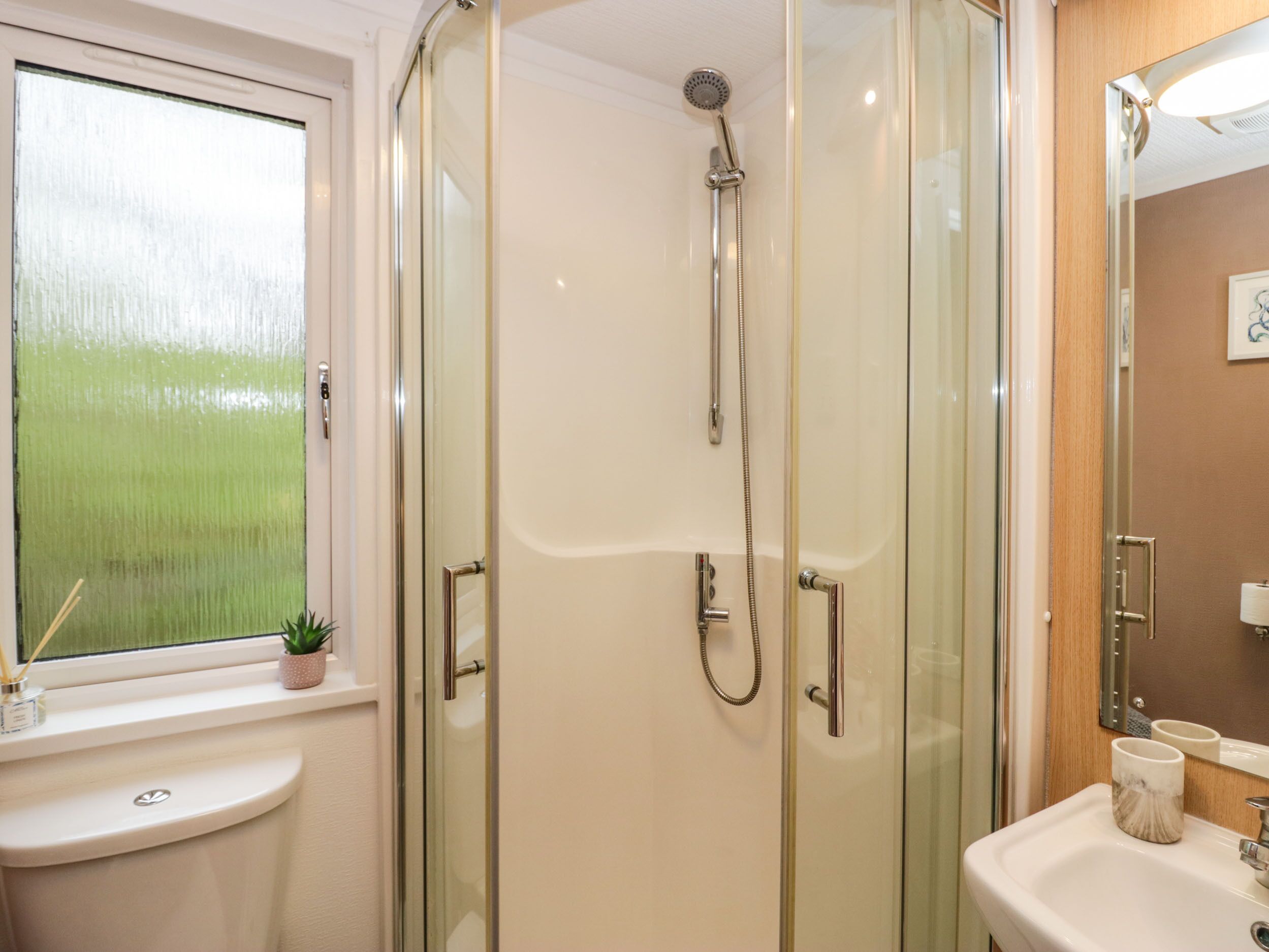 Buồng tắm vòi sen 