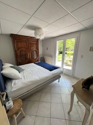 2 Schlafzimmer, Reisekinderbett, kostenloses WLAN, Bettwäsche