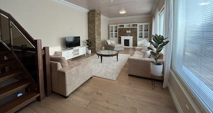 Stunning 5BR Home with Jacuzzi and Finnish Sauna
