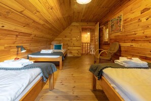 3 bedrooms, travel crib, free WiFi, bed sheets - Large, atmospheric cottage in the countryside (Belczna)
