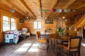 Dining - Large, atmospheric cottage in the countryside (Belczna)