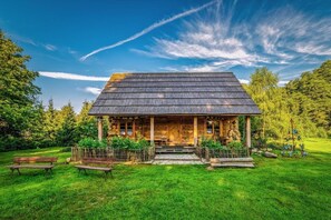 Exterior - Large, atmospheric cottage in the countryside (Belczna)