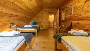 3 bedrooms, travel cot, free WiFi, bed sheets