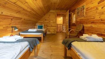 3 bedrooms, travel cot, free WiFi, bed sheets