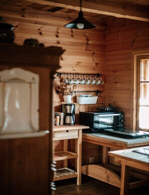 Fridge, oven, stovetop, coffee/tea maker - Large, atmospheric cottage in the countryside (Belczna)