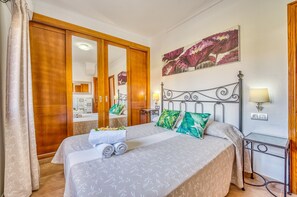 4 bedrooms, in-room safe, iron/ironing board, free WiFi