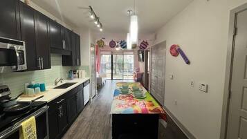 Classic Studio | Private kitchen | Full-size fridge, microwave, oven, stovetop