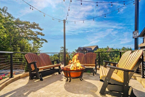 Terrace/patio - Million $ Views, Game RM, Pvt Pool, Lux (Sevierville)