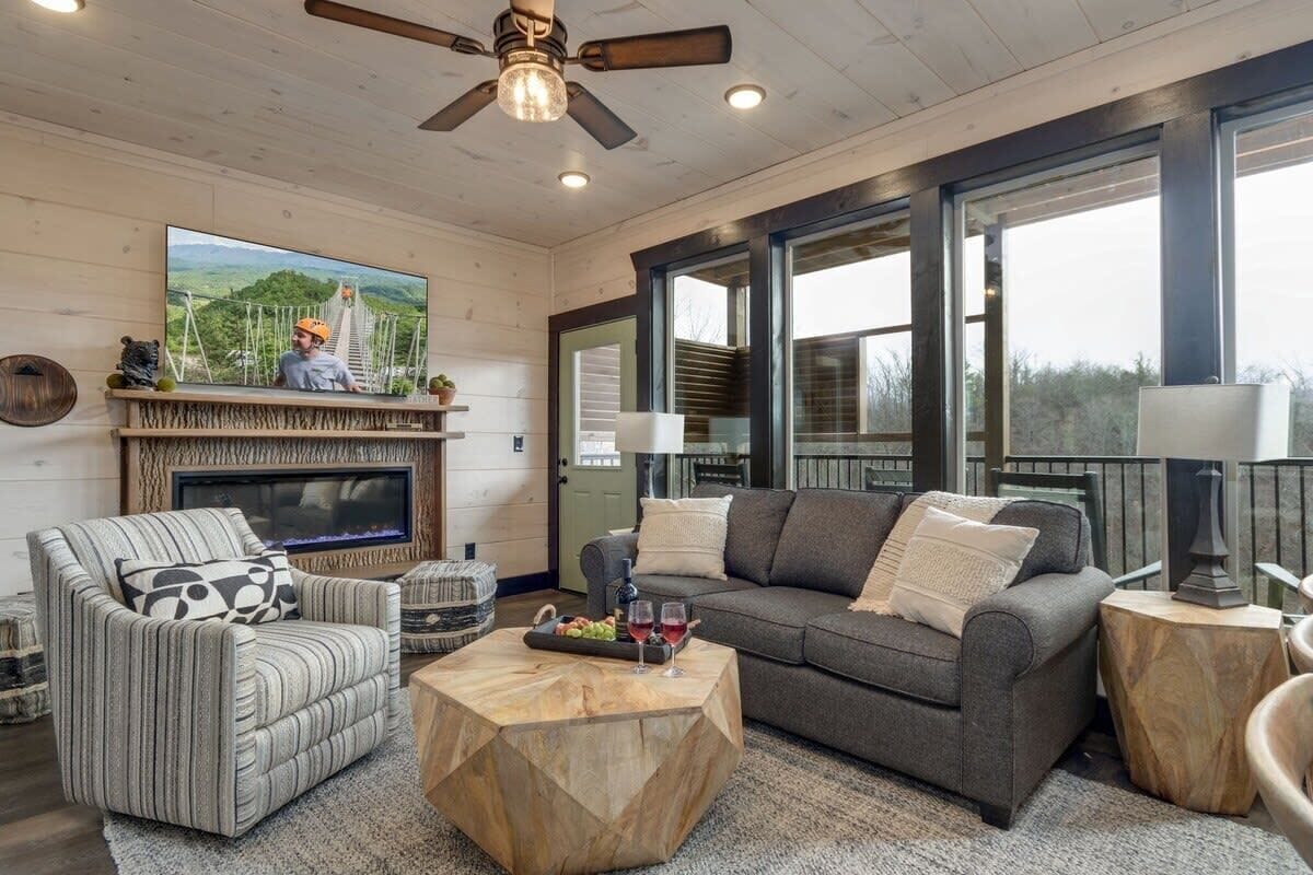 TV, fireplace, Netflix, Hulu