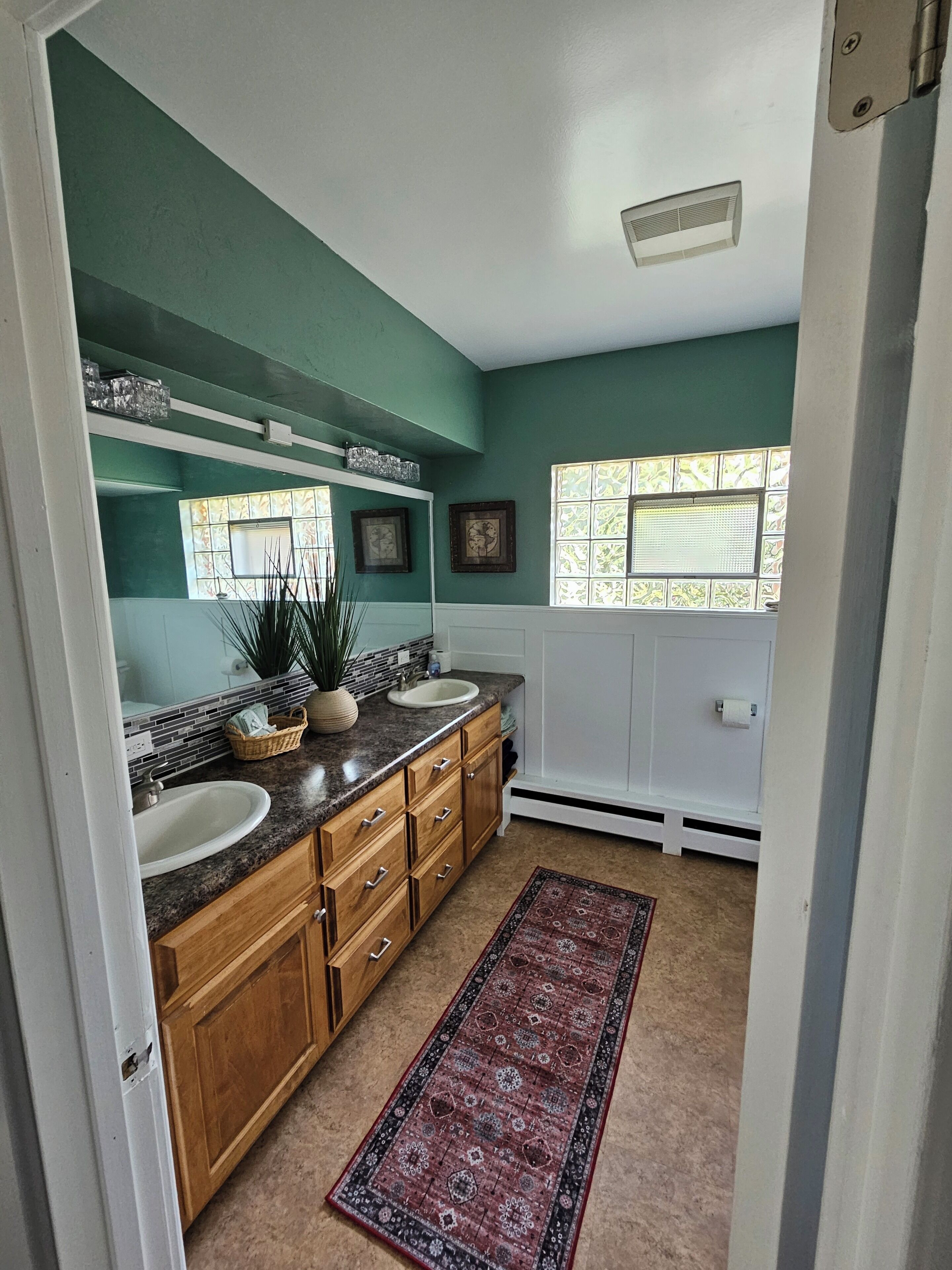 Beautiful House overlooking the city of Green Bay 