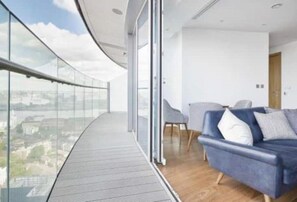 Interior - Luxury Canary Wharf Riverside Apartment - Views (LONDON)