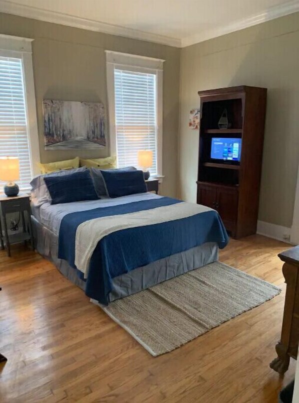 2 habitaciones, tabla de planchar con plancha y wifi gratis 