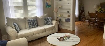 Charming 2 bed-room apartment in heart of town