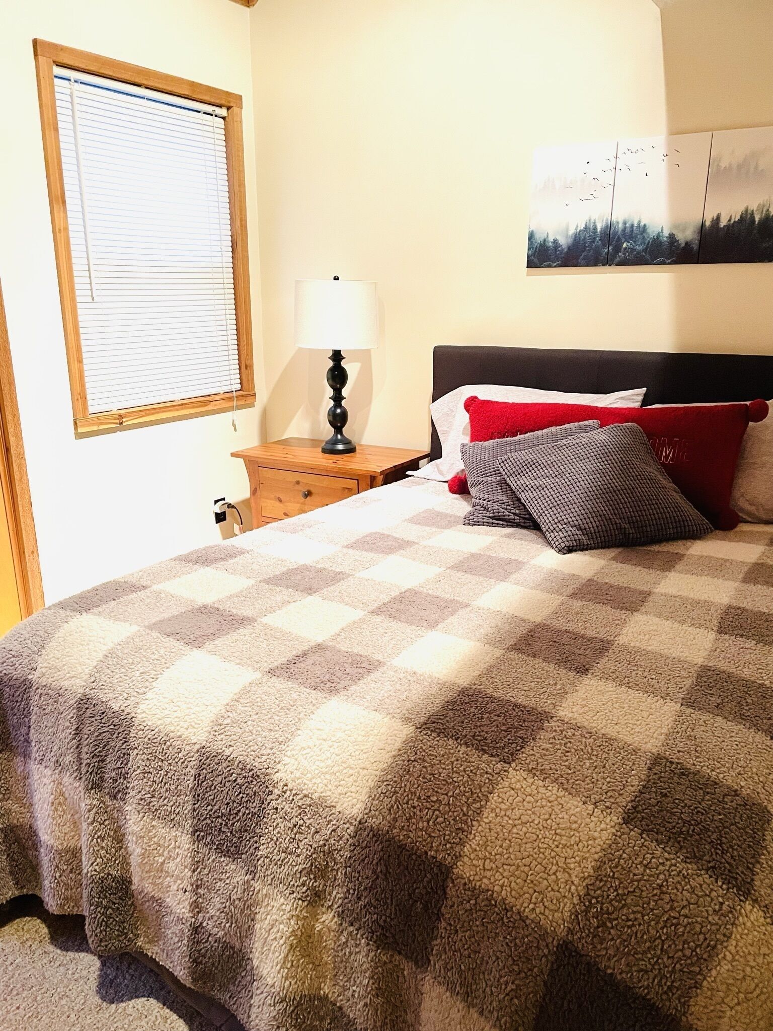 Relax and Unwind at the Bear Stroll Bungalow