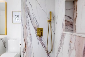 Shower, hair dryer, towels