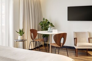 Monolocale Superior | Area soggiorno | TV LED 43 pollici con canali via cavo, TV, film pay-per-view