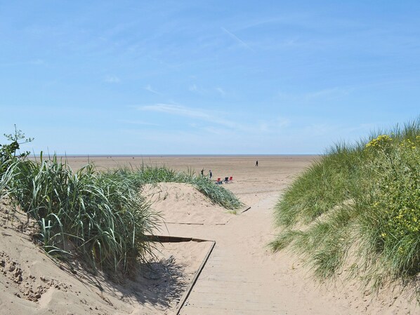Beach - 2 bedroom accommodation in Lytham St Annes (Lytham St Annes)