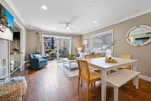 Dining - Pacific Surf | 3BD Steps from Mission Beach (San Diego)