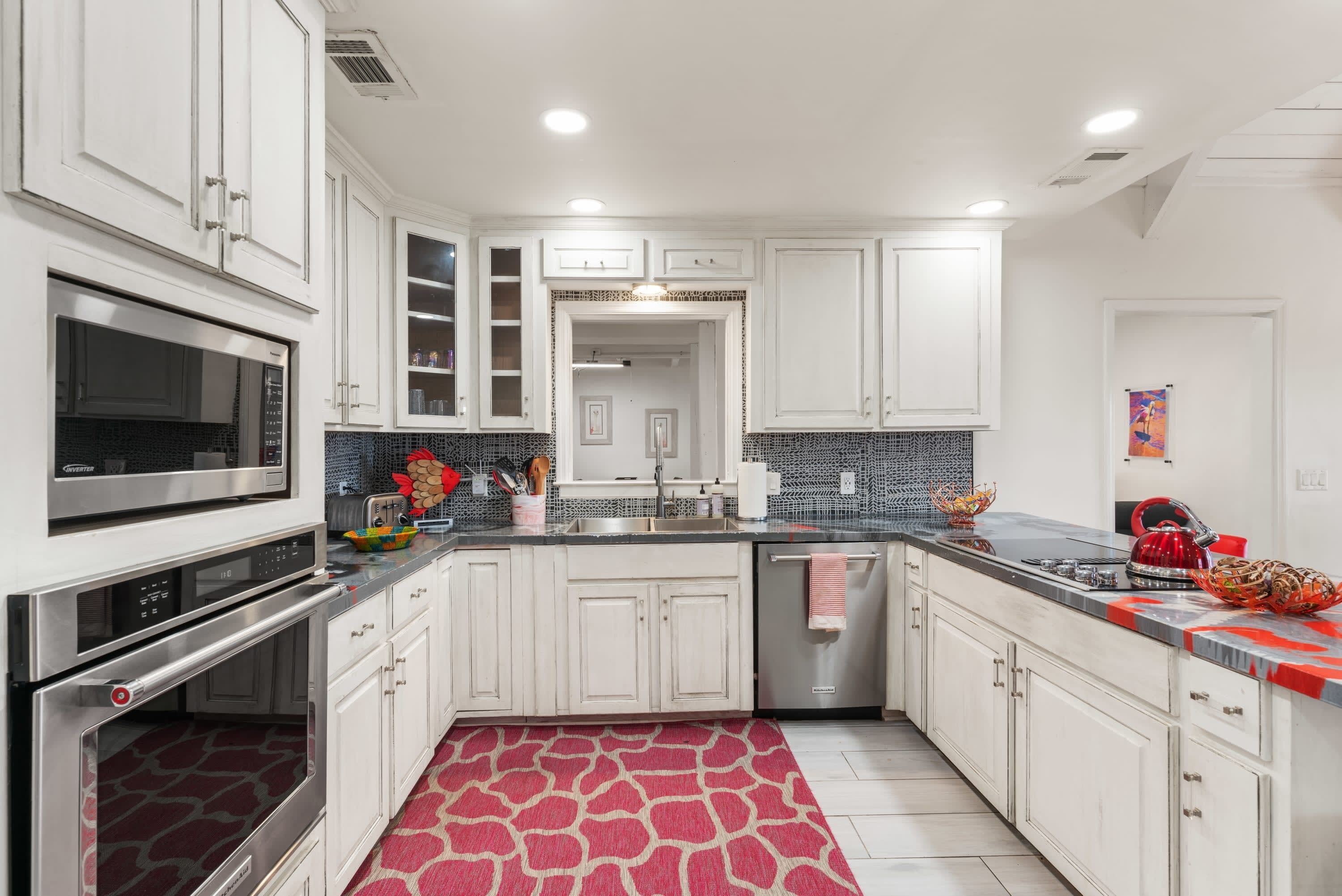 Coffee/tea maker, fridge, microwave, oven