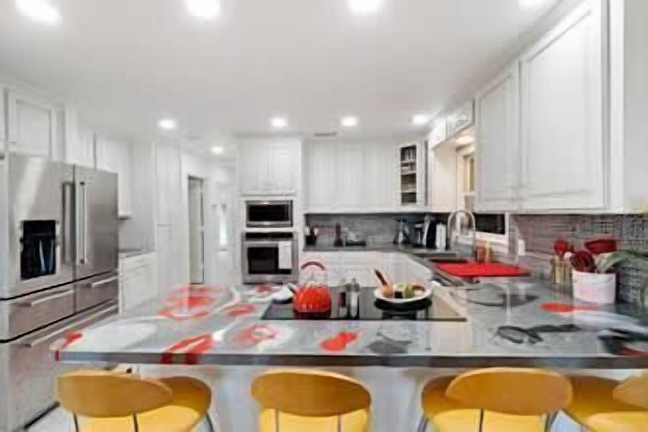 82 Palms - Waterfront Home & Rooftop Sun Deck