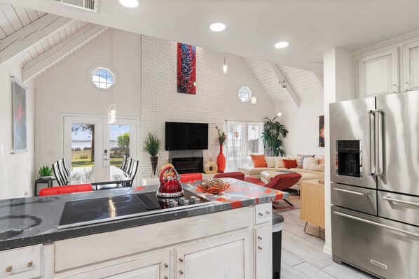 Interior - 82 Palms - Waterfront Home & Rooftop Sun Deck (Brunswick)