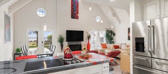 82 Palms - Waterfront Home & Rooftop Sun Deck