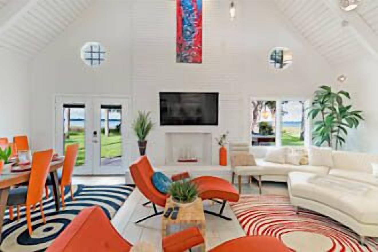 82 Palms - Waterfront Home & Rooftop Sun Deck