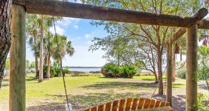 82 Palms - Waterfront Home & Rooftop Sun Deck