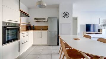 Réfrigérateur, micro-ondes, four, lave-vaisselle