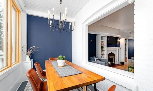 Riverdale. Sleeps 5. 5 Min to DT. 2 BD 1 Bath. 