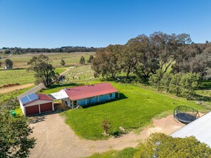 Property grounds - Cooinda Cottage - Beautiful Borenore Farm Stay (Borenore)