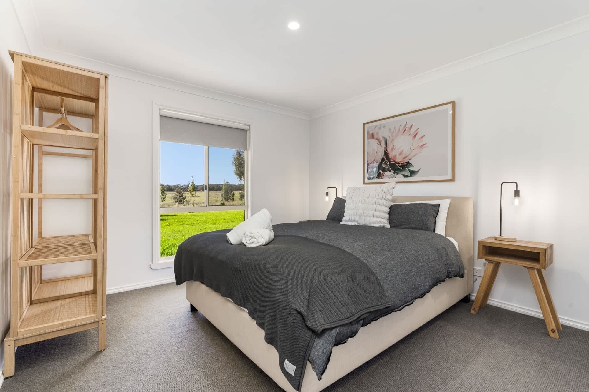 3 habitaciones, tabla de planchar con plancha, wifi y ropa de cama 