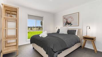 3 habitaciones, tabla de planchar con plancha, wifi y ropa de cama