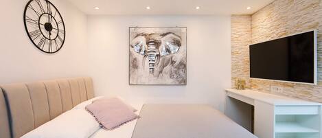 Fer et planche à repasser, Wi-Fi gratuit, draps fournis