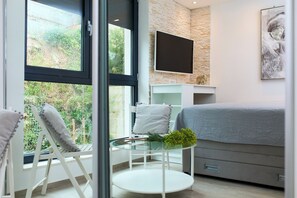 1 bedroom, soundproofing, iron/ironing board, bed sheets