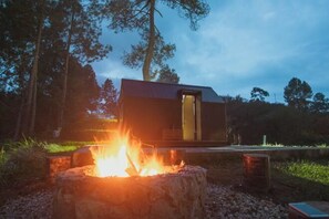 Room - Bobocabin Kaldera, Toba (Ajibata)