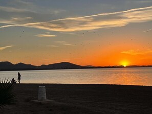 Solsenger og strandhåndklær