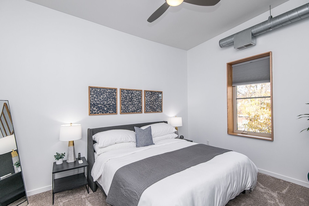 Luxury 3 bed/2.5 Bath Downtown Condo - Rochester | Vrbo