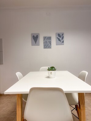 Apartamento conforto | Cozinha privada | Geladeira grande, micro-ondas, fogão, torradeira