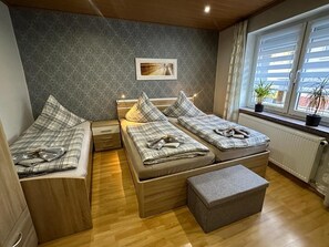 2 bedrooms, in-room safe, travel crib, free WiFi - Modern vacation apartment with covered terrace (Thale)