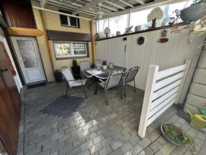 Outdoor dining - Modern vacation apartment with covered terrace (Thale)
