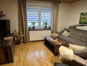 TV - Modern vacation apartment with covered terrace (Thale)