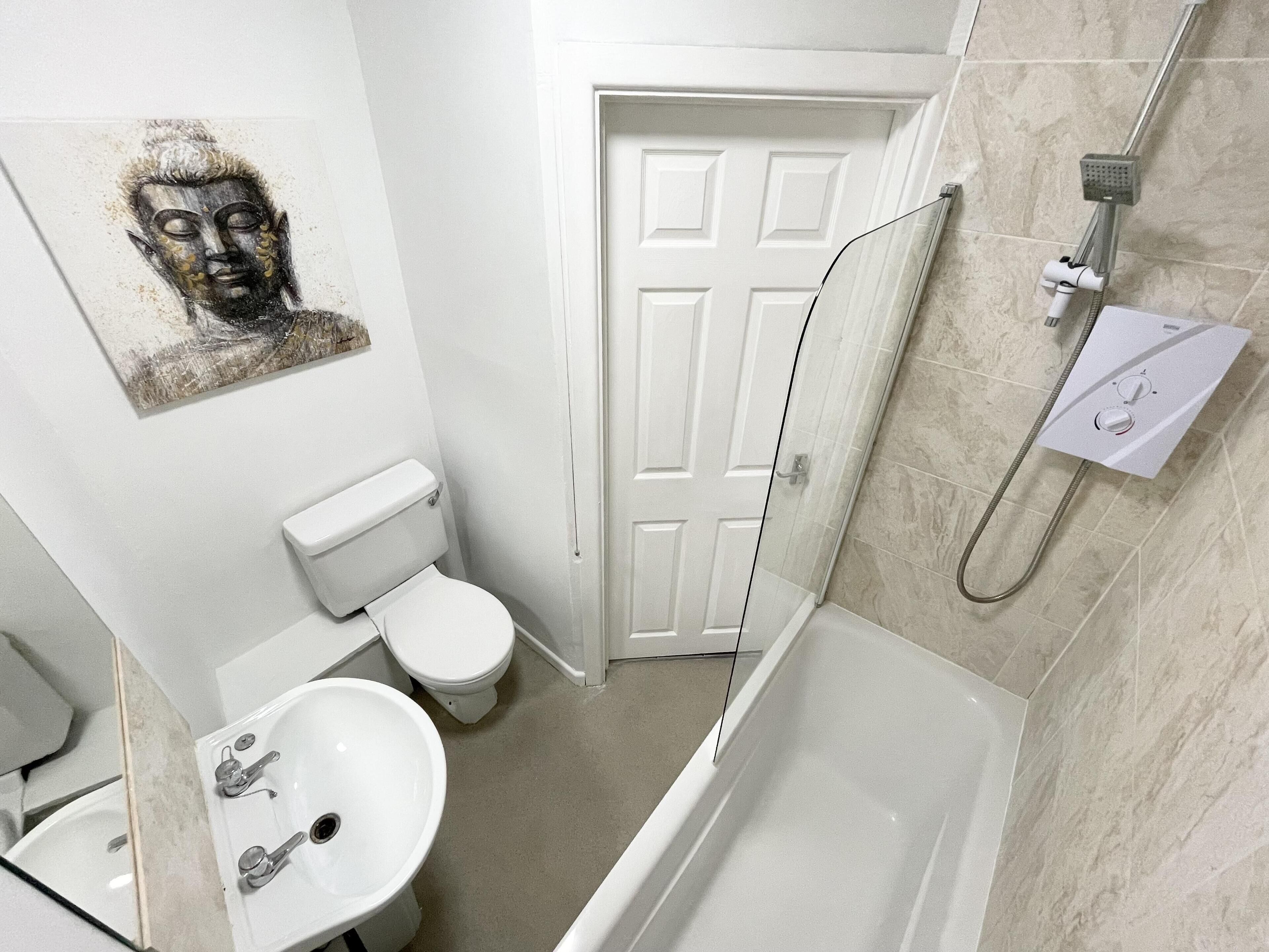 Apartment, Multiple Beds | Bathroom | Combined shower/tub, deep soaking tub, towels