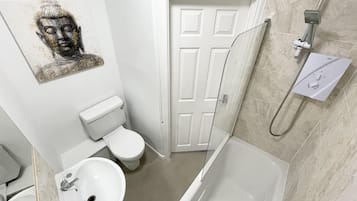 Apartment, Multiple Beds | Bathroom | Combined shower/tub, deep soaking tub, towels