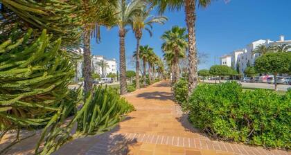 Beautiful apartment overlooking the pool- MO2411LT