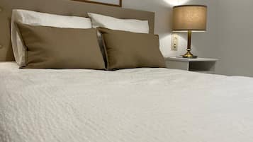 3 slaapkamers, een strijkplank/strijkijzer, gratis wifi, beddengoed