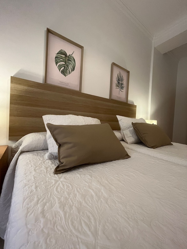 3 makuuhuonetta, silitysrauta/-lauta, ilmainen Wi-Fi, vuodevaatteet