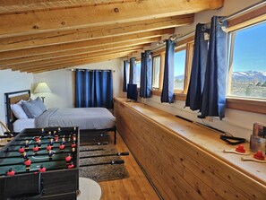 3 bedrooms, iron/ironing board, travel cot, free WiFi - Luxury Adobe Gem - Epic Mountain Views, Hot Tub, Foosball, Loft (El Prado, Taos)