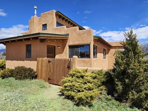 Exterior - Luxury Adobe Gem - Epic Mountain Views, Hot Tub, Foosball, Loft (El Prado, Taos)